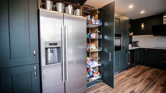 Solid oak painted green shaker contemporary-koek