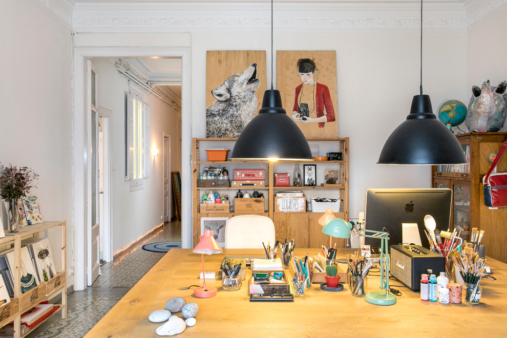 This is an example of an eclectic home office in Barcelona.