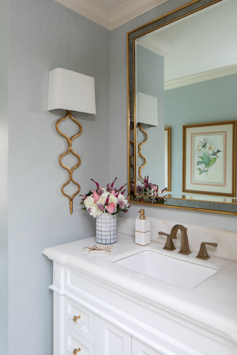 Inspiration for a transitional home design remodel in Milwaukee