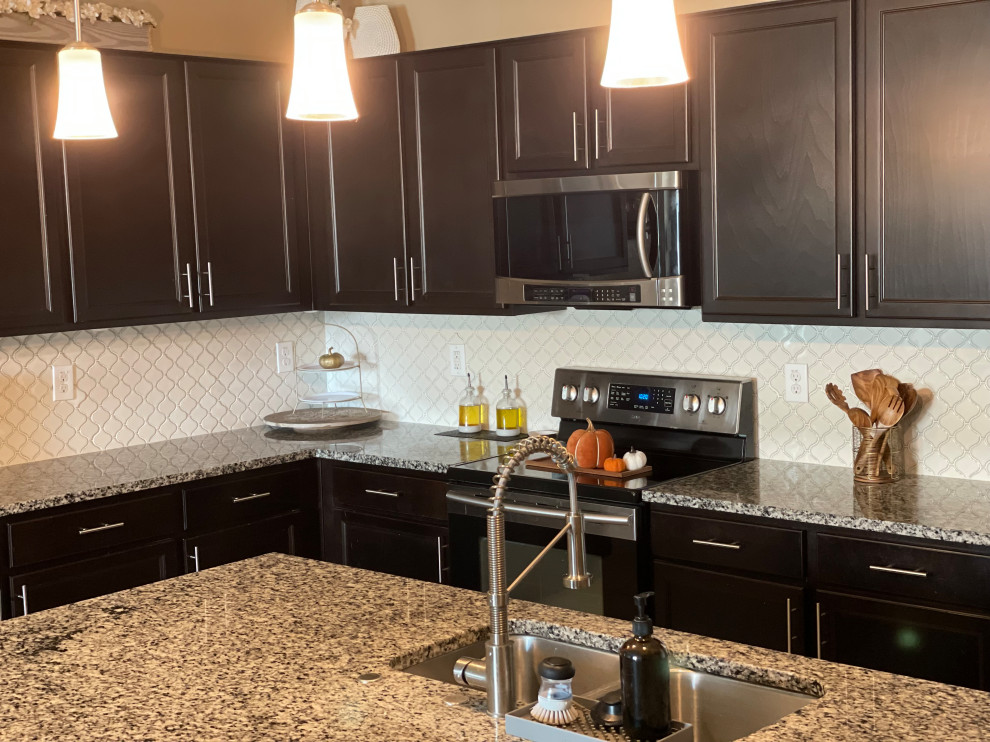 Kitchen - kitchen idea in Phoenix