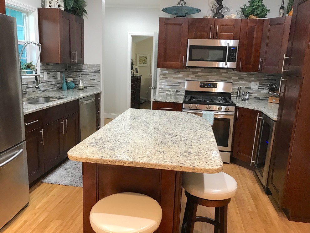 Kitchen - kitchen idea in Tampa