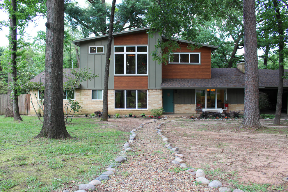 Mid-sized midcentury two-storey grey exterior in Dallas with mixed siding.