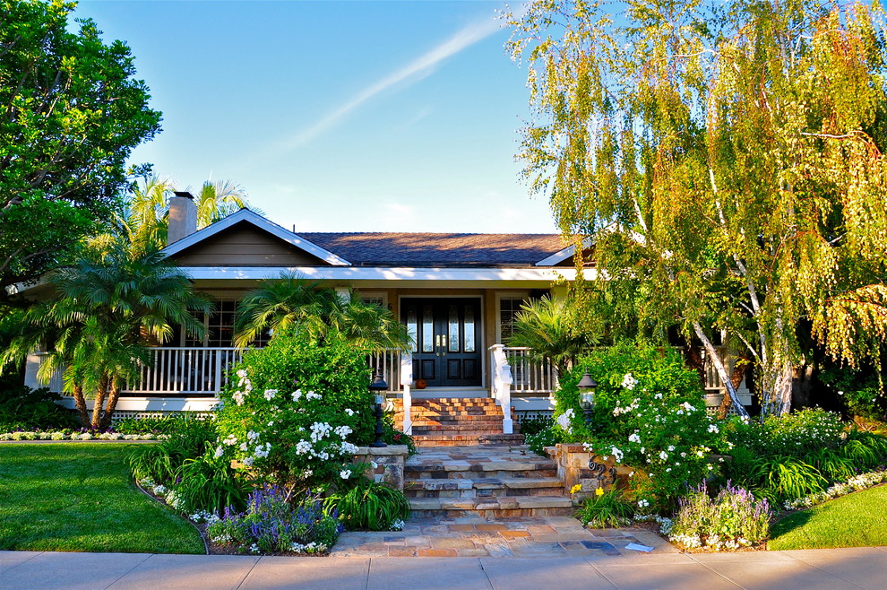 Design ideas for a traditional one-storey exterior in Orange County.