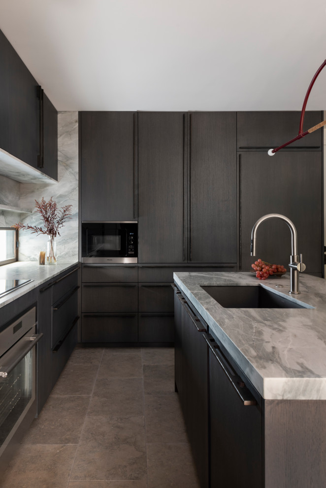 Inspiration for a modern kitchen remodel in San Diego