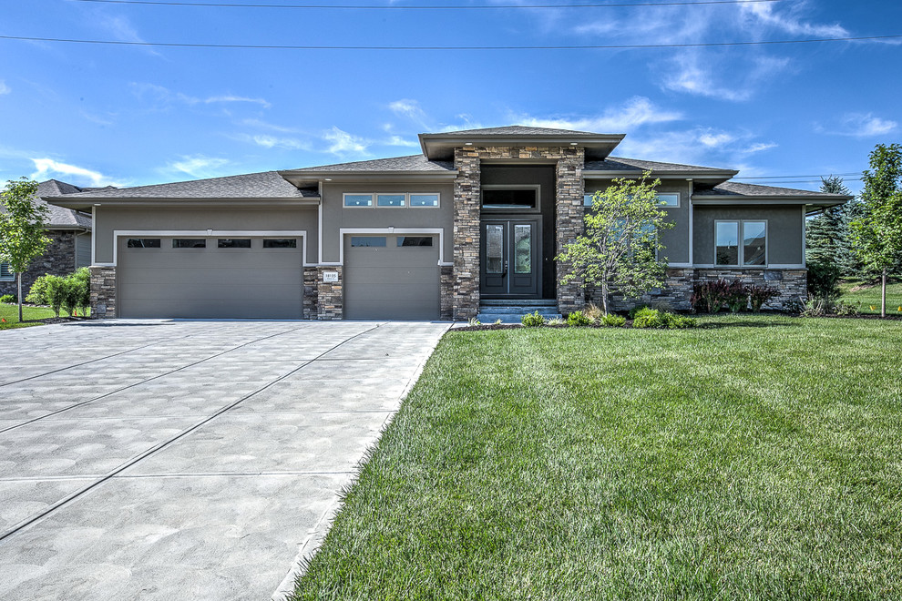 Inspiration for a transitional home design remodel in Omaha