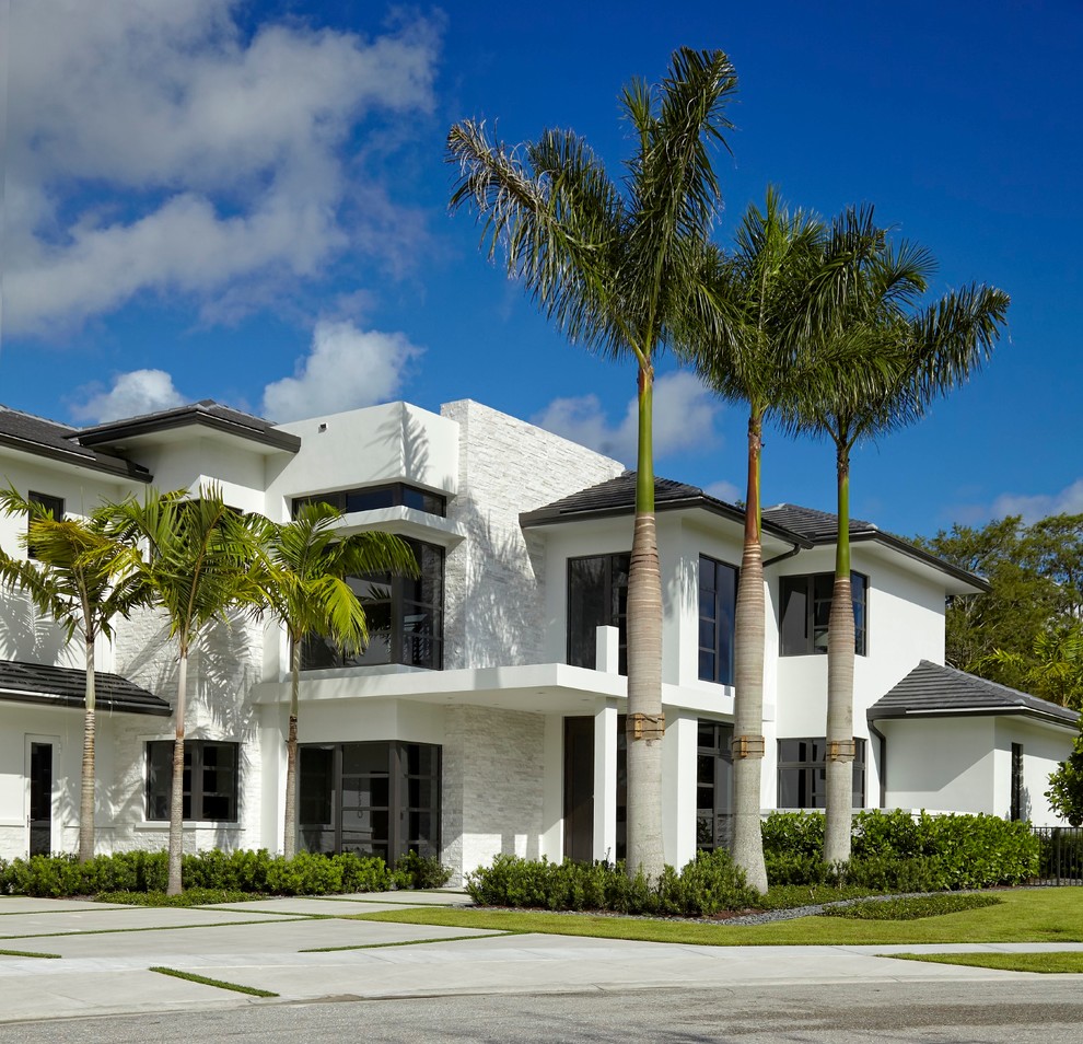 Contemporary exterior in Miami.
