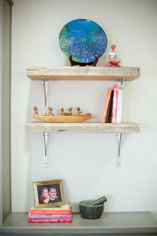Transitional home design photo in Atlanta