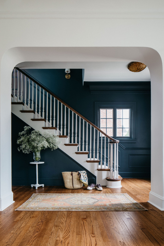 Elegant staircase photo in Chicago