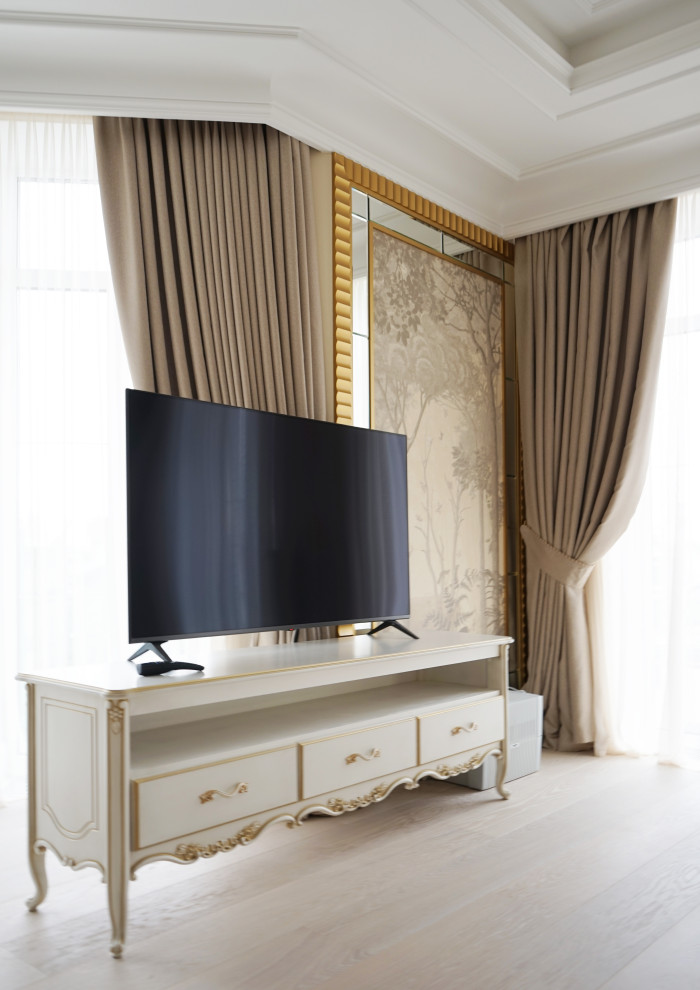 Фото готового интерьера. Второй этаж загородного дома, пространство спален в дом