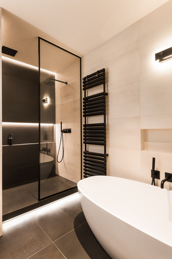 Inspiration for a large modern master bathroom in Rome with a freestanding tub, an alcove shower, a two-piece toilet, beige tile, porcelain tile, beige walls, an integrated sink, black floor, a hinged shower door, white benchtops, a single vanity and a floating vanity.