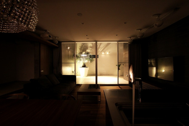 空を切り取る家 moderne-salon