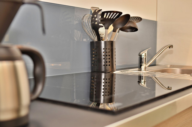 Ambiance So British pour ce studio contemporary-kitchen