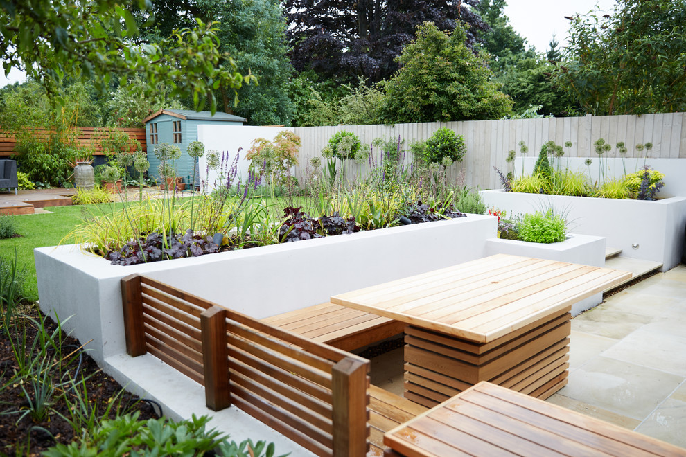 Inspiration for a mid-sized contemporary backyard garden in Cheshire.