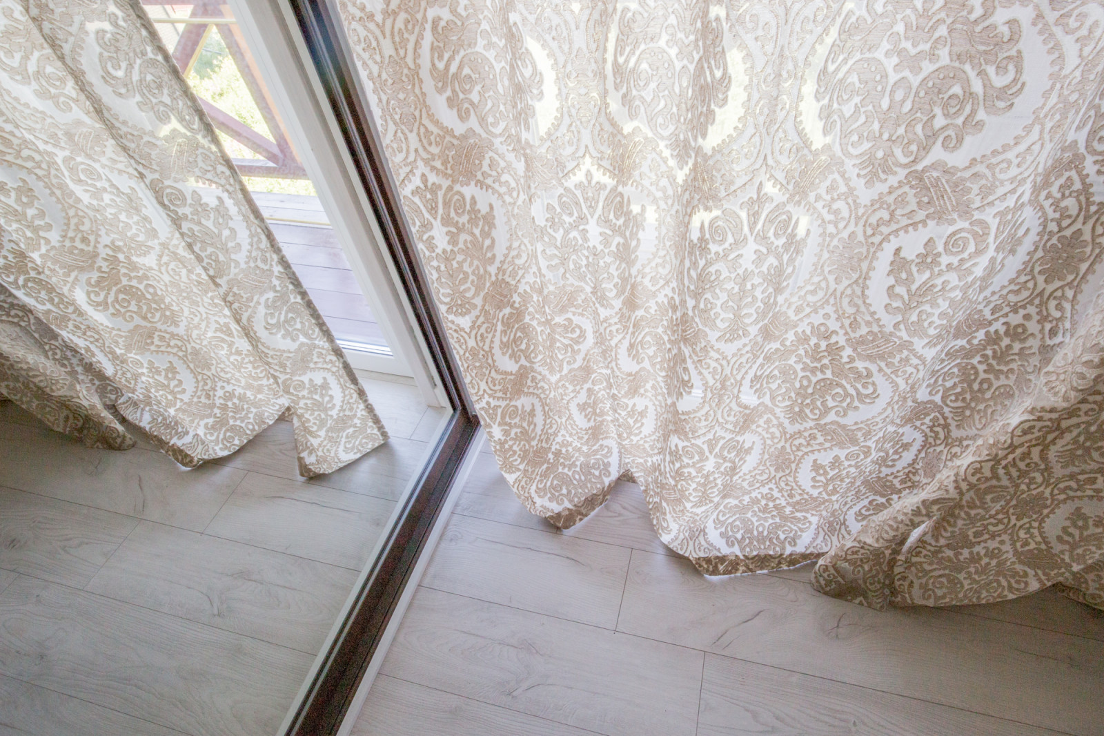 Деревянный дом: особенности текстильного оформления