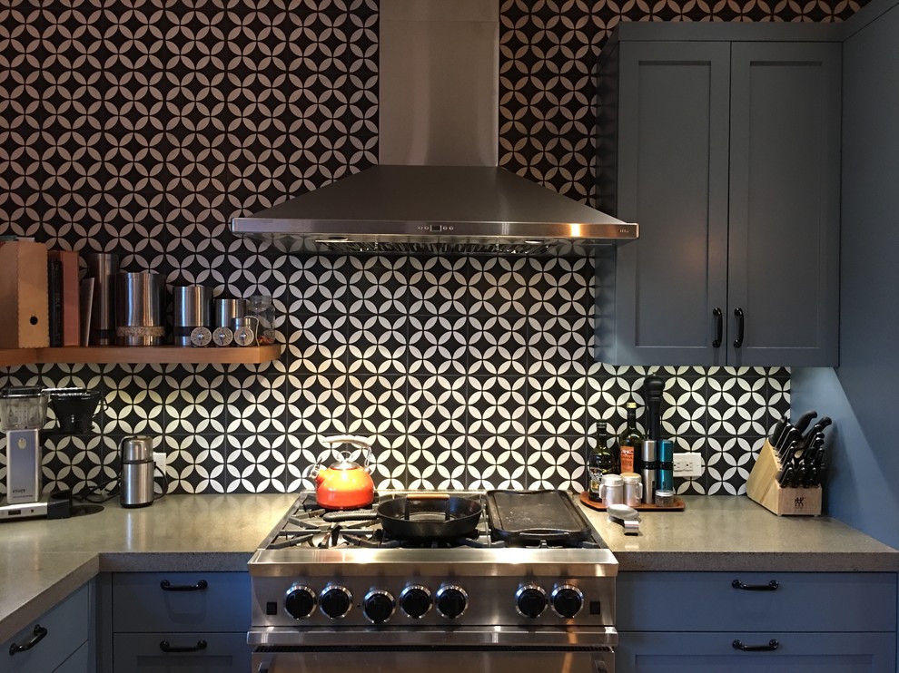 Transitional kitchen photo in Seattle