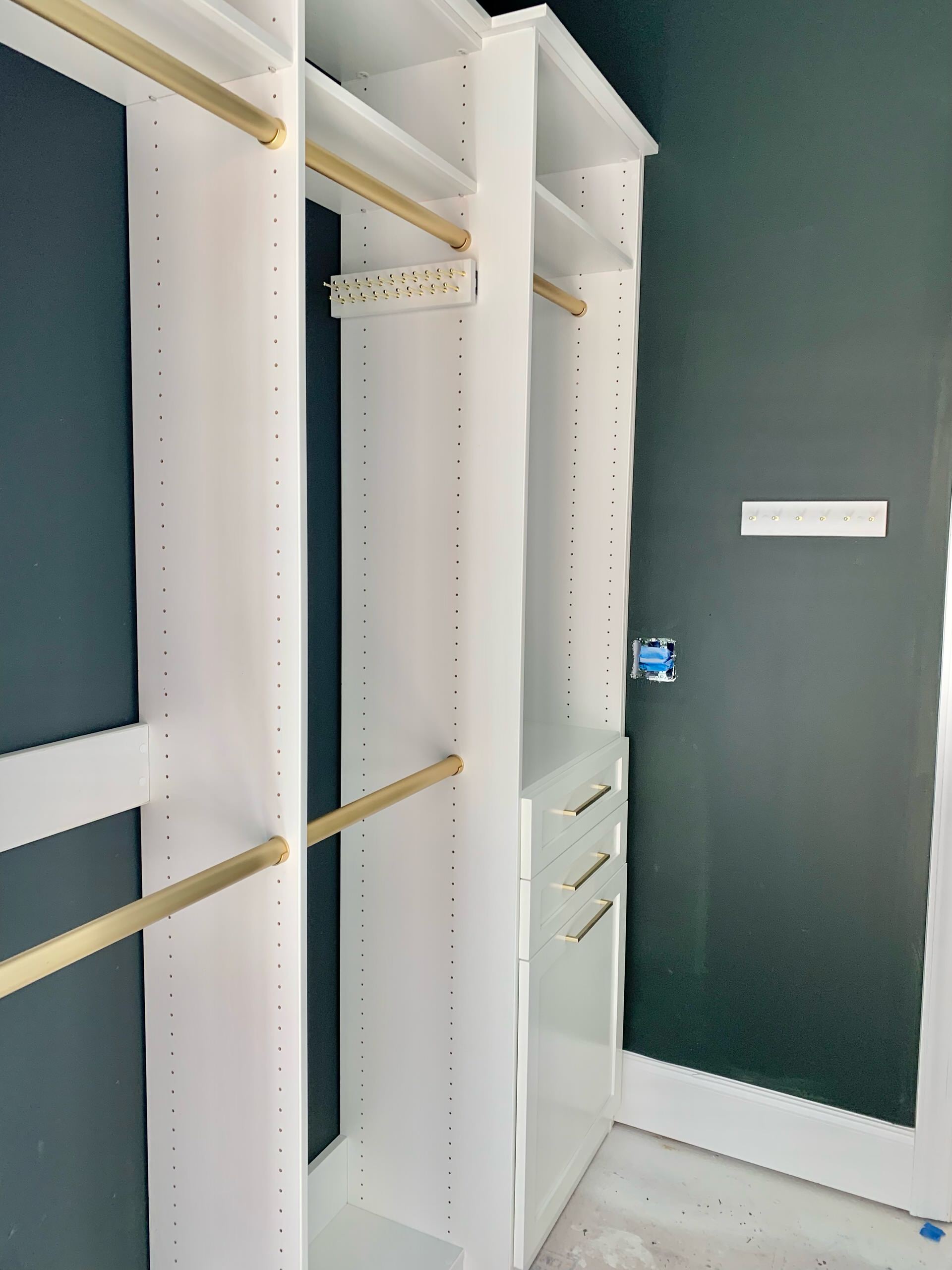 Peninsula Master Closet