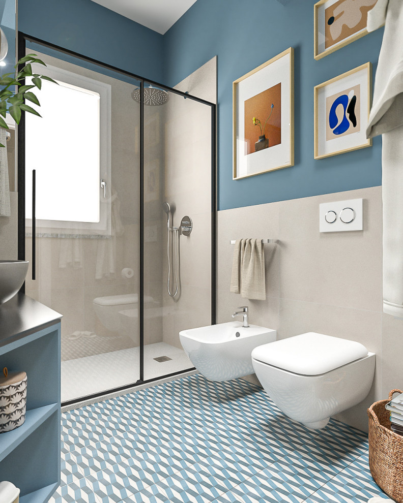Réalisation d'une petite salle de bain design avec un placard à porte plane, des portes de placard bleues, WC séparés, un carrelage beige, des carreaux de porcelaine, un mur bleu, un sol en carrelage de porcelaine, une vasque, un plan de toilette en surface solide, un sol multicolore, une cabine de douche à porte coulissante, un plan de toilette noir, un banc de douche, meuble simple vasque, meuble-lavabo suspendu et un plafond décaissé.