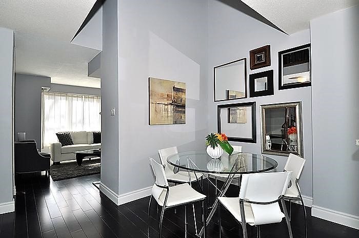 Transitional home design photo in Toronto