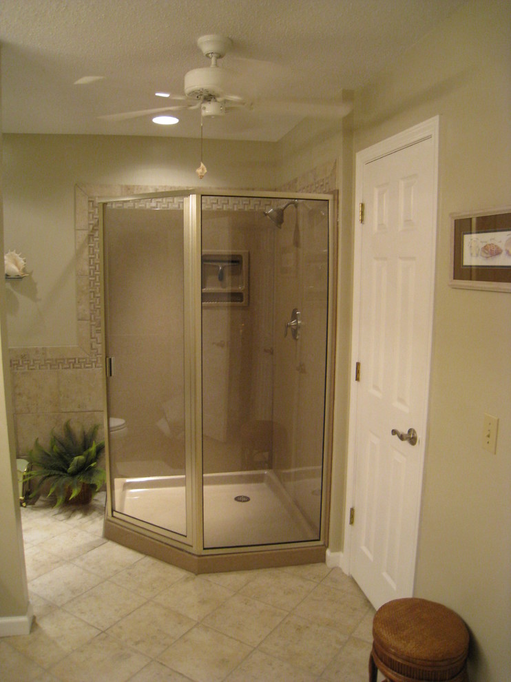 Example of a transitional home design design in Denver