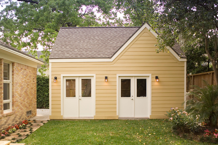 Inspiration for a transitional shed remodel in Houston