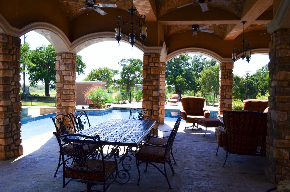 Mediterranean patio in Dallas.