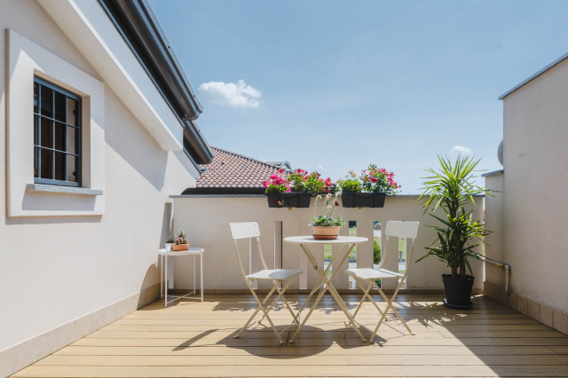 HOME DECOR contemporary-balcony