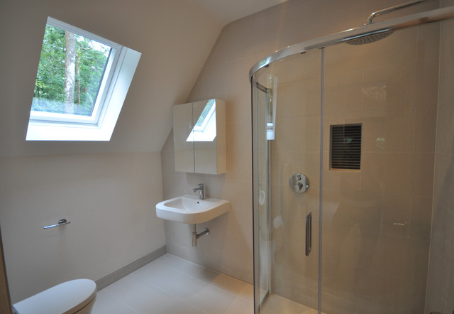 Heatherfields Alderbury modern-badezimmer