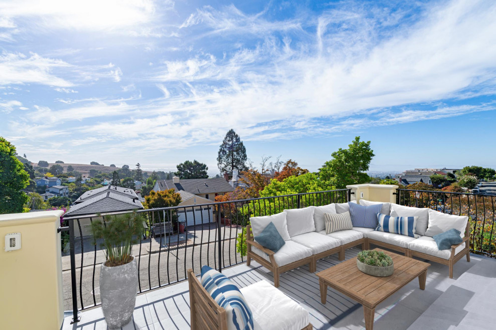 Inspiration for a transitional deck remodel in San Francisco