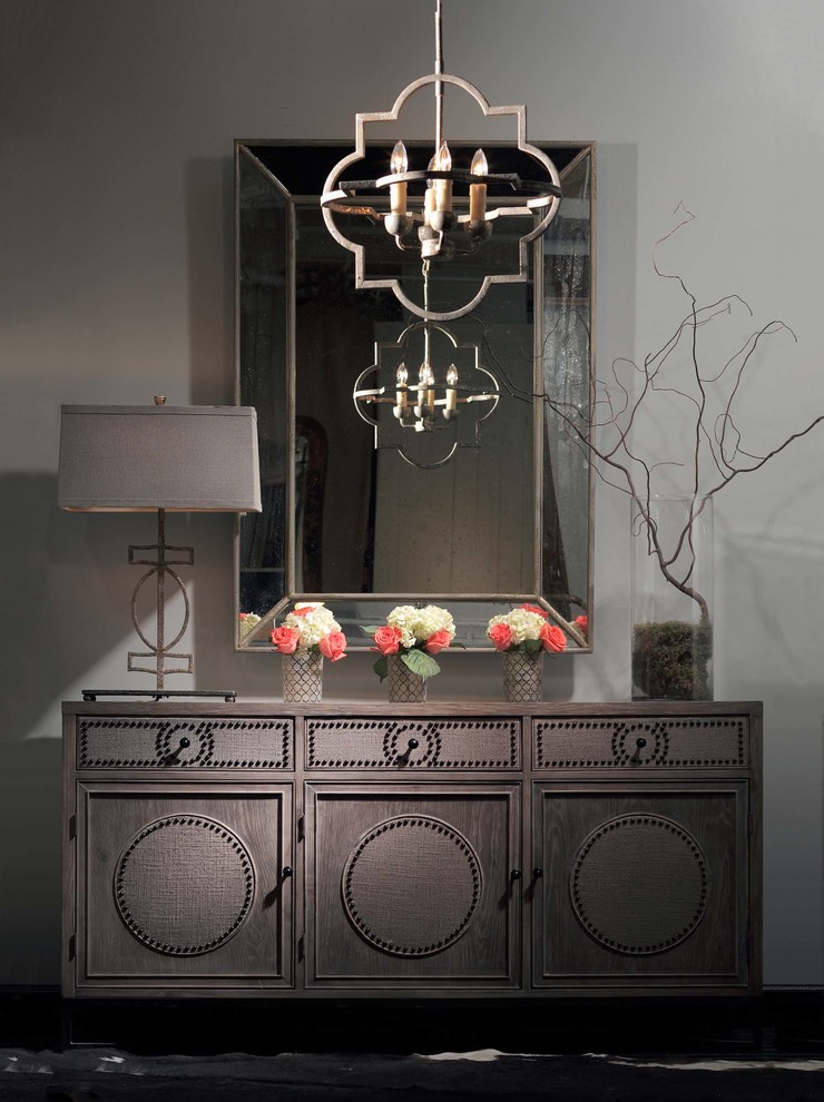 Example of a transitional entryway design in Birmingham