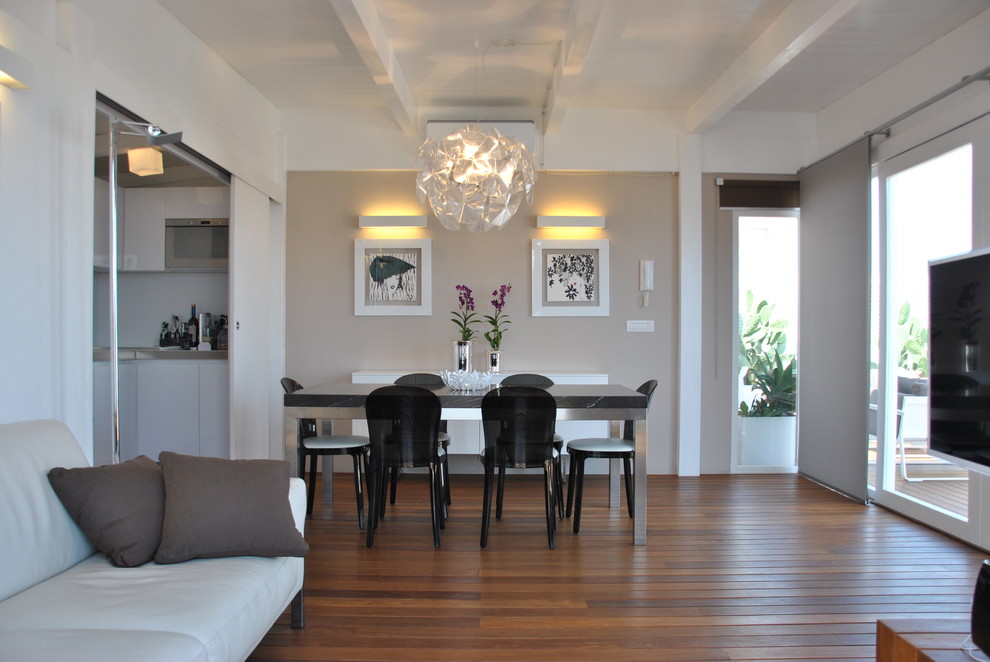 Photo of a contemporary dining room in Bari.
