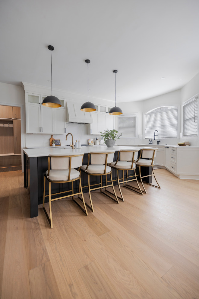 Example of a large transitional u-shaped eat-in kitchen design in DC Metro