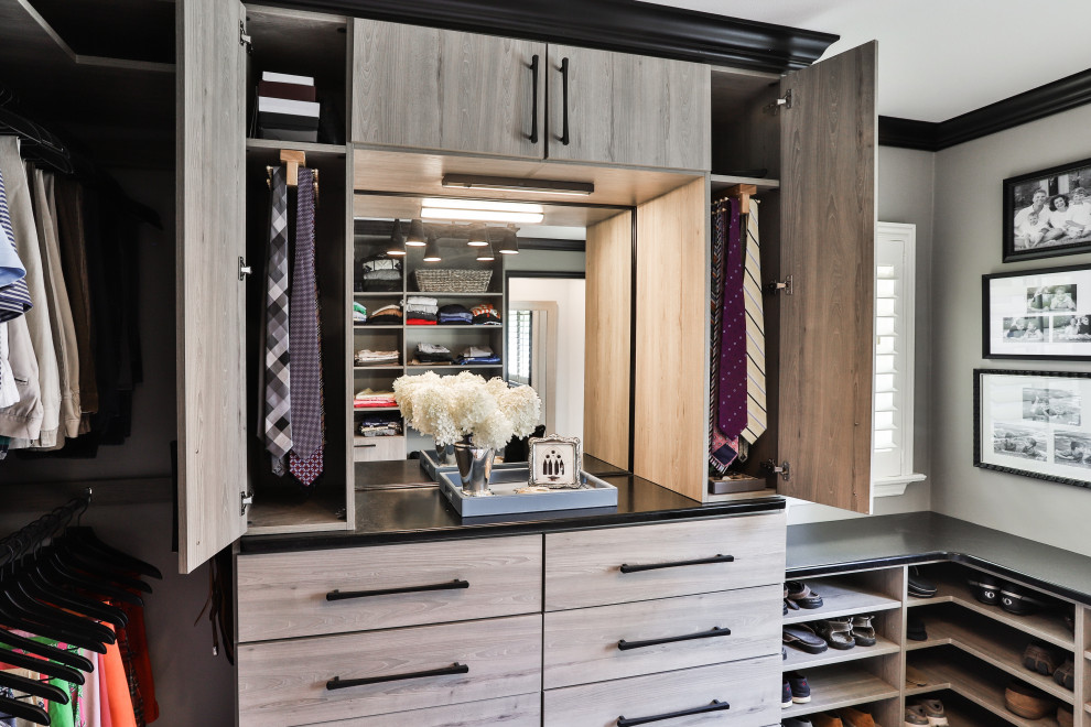 Design ideas for a storage and wardrobe in St Louis.