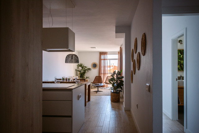 Proyecto Miramar, reforma integral y decoraci&oacute;n de vivienda para explotaci&oacute;n scandinavian-kitchen