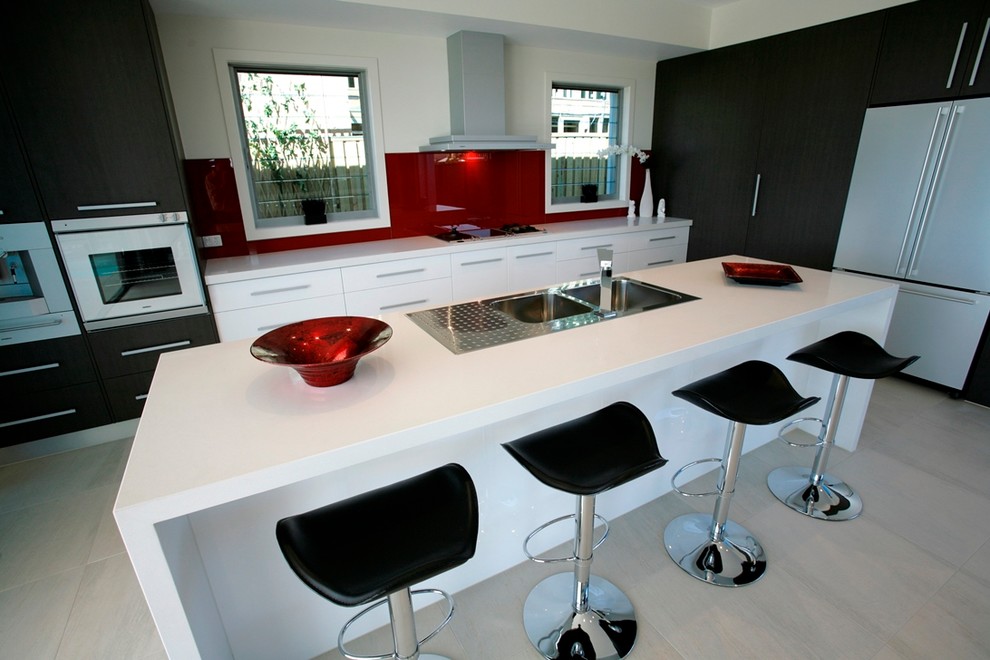 Inspiration for a modern kitchen in Gold Coast - Tweed.