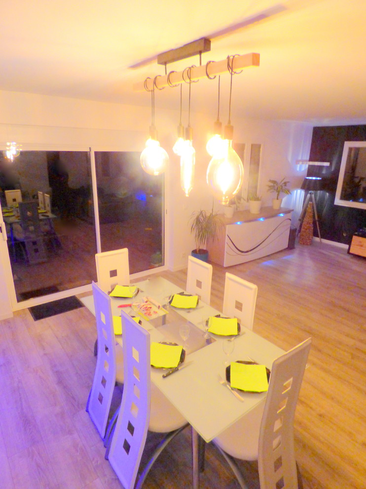 Photo of a modern dining room in Rennes.