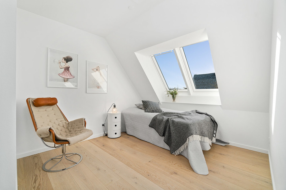 Design ideas for a scandinavian guest bedroom in Other with white walls, light hardwood floors and beige floor.