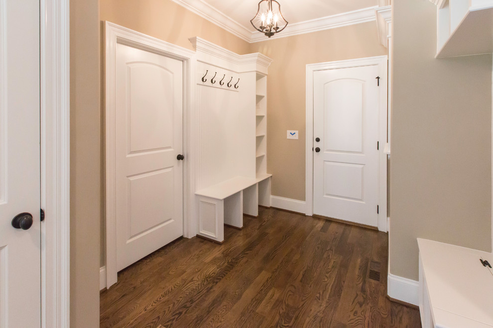 Example of a transitional entryway design in Raleigh