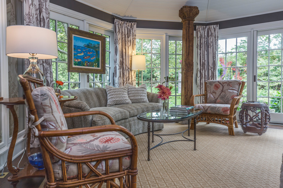 Inspiration for an eclectic home design remodel in Cleveland