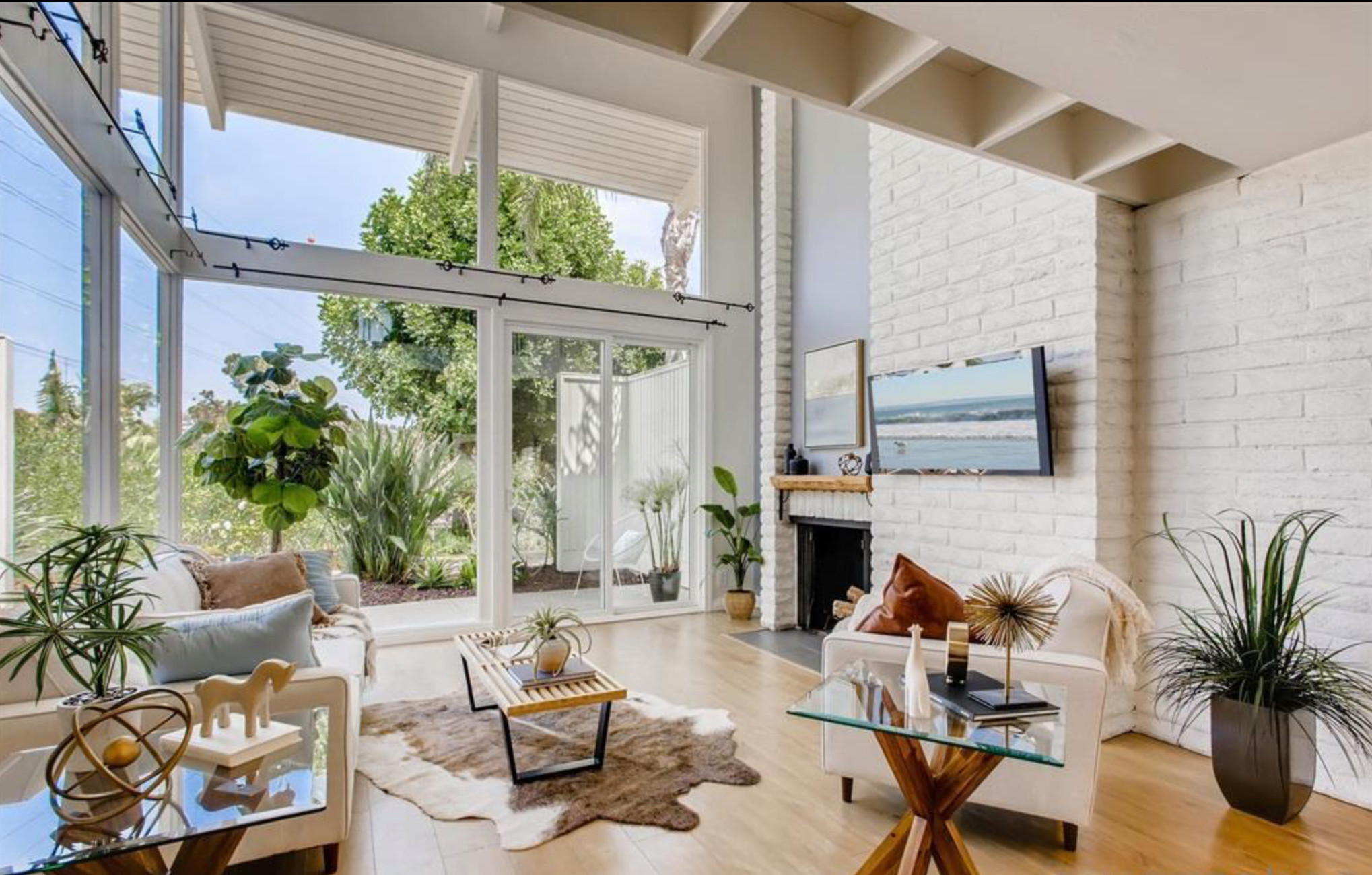 Carlsbad CA Mid-century modern home staging