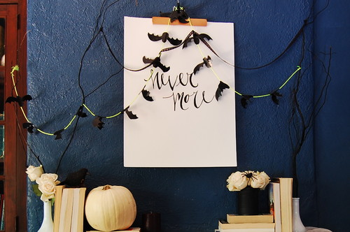 Cheap diy fall decorating ideas - bat garland