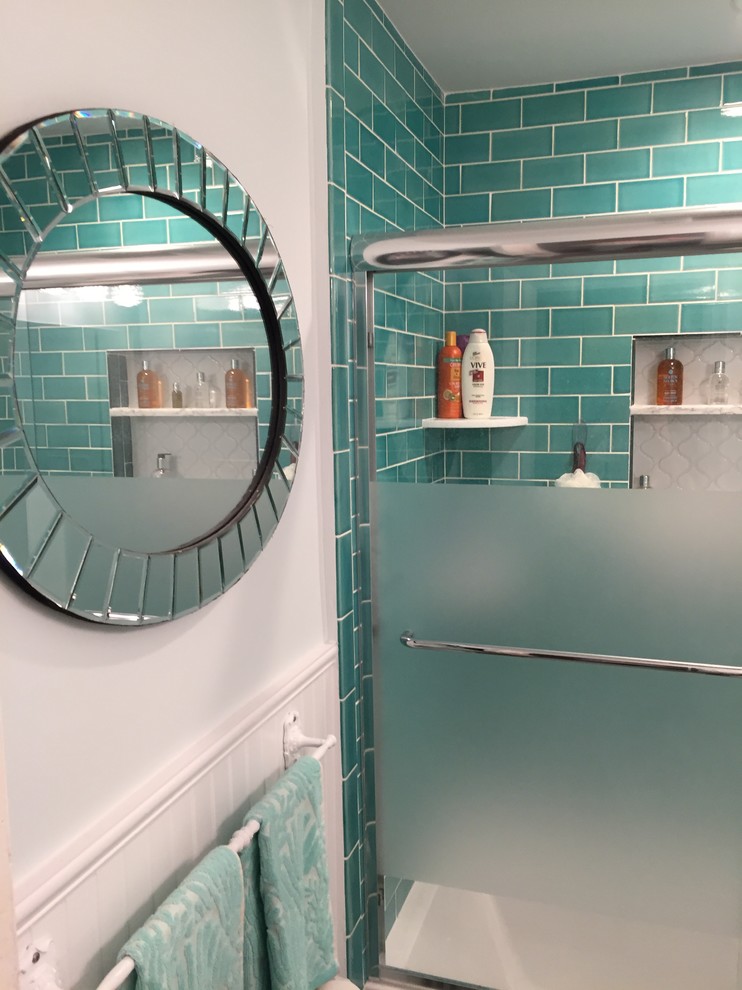 This is an example of a small eclectic 3/4 bathroom in Newark with recessed-panel cabinets, white cabinets, an alcove tub, a two-piece toilet, green tile, ceramic tile, white walls, porcelain floors, an undermount sink, engineered quartz benchtops, grey floor and a sliding shower screen.