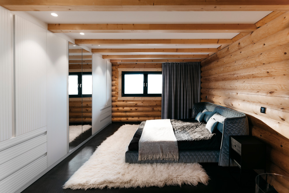 フランクフルトにある中くらいなコンテンポラリースタイルのおしゃれな主寝室 (セラミックタイルの床、黒い床、表し梁、板張り壁) のレイアウト