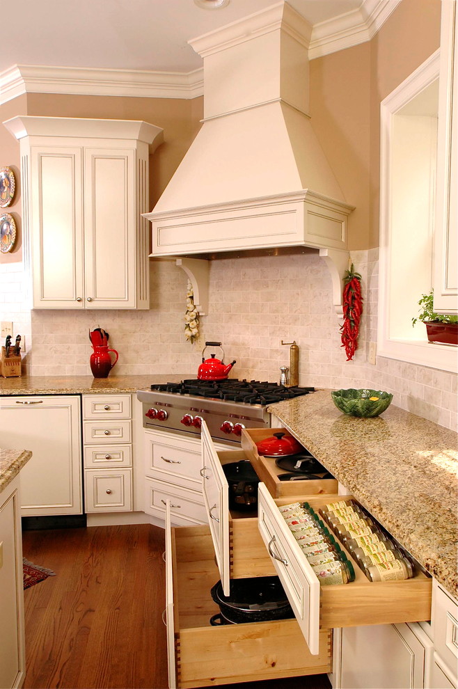 Williamsburg Cream with glaze kitchen