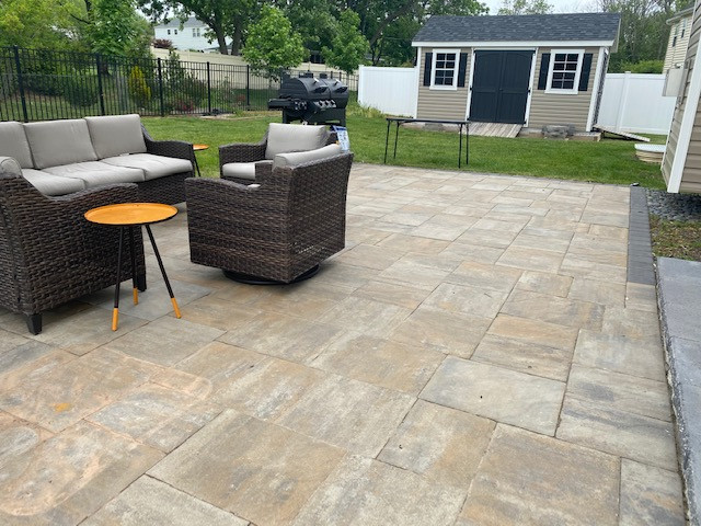 EP Henry- Patio- Tuscon pavers with Charcoal border