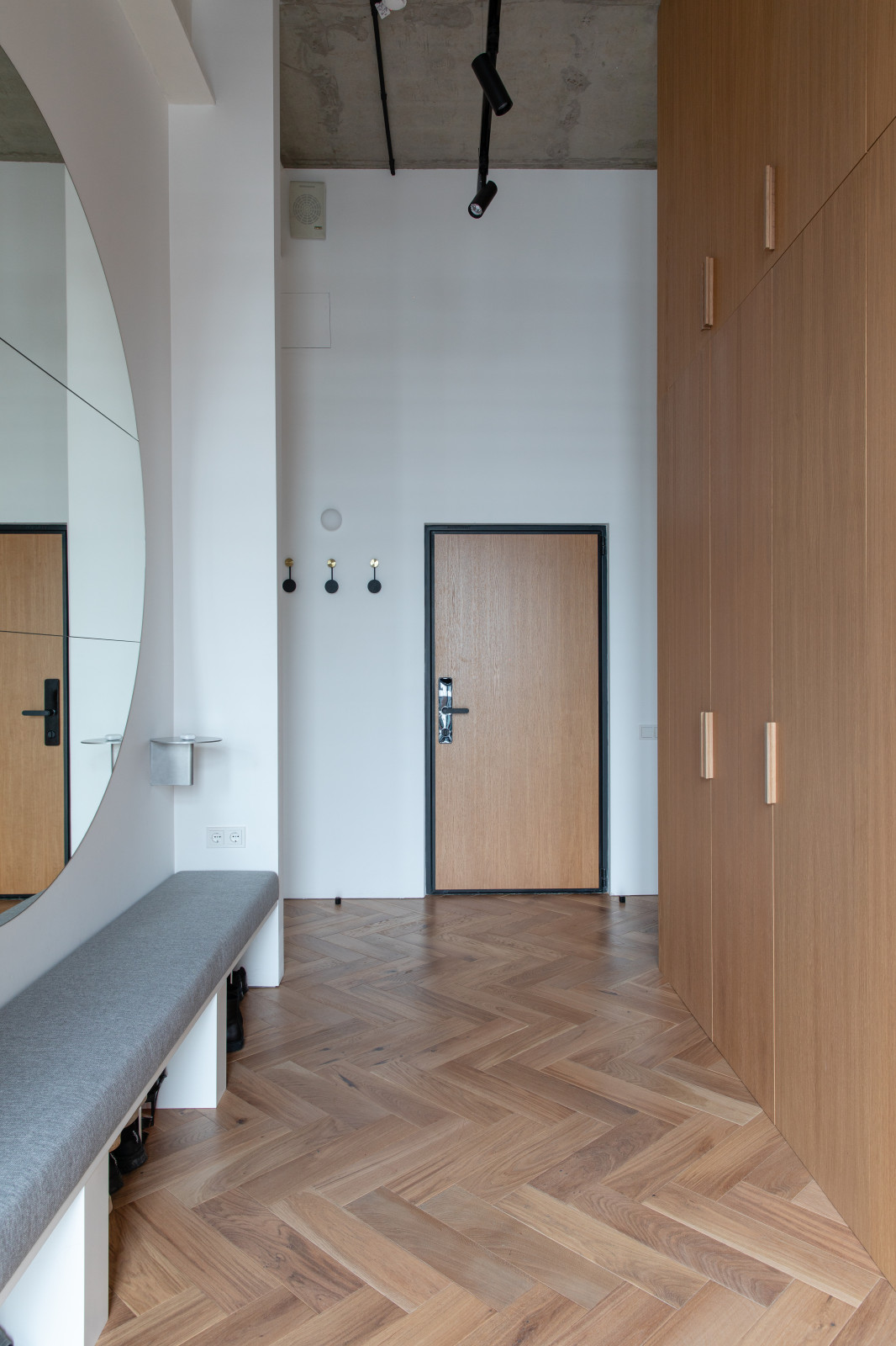 Минималистичная квартира в лофт-апартаментах в Москве