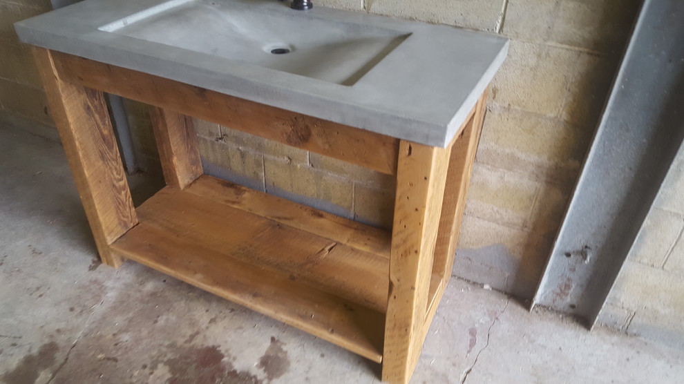 Bathroom - rustic bathroom idea