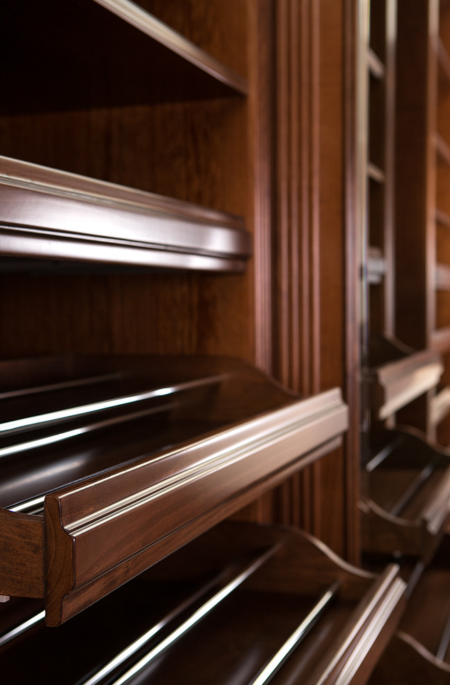 Гардеробная комната из массива вишни