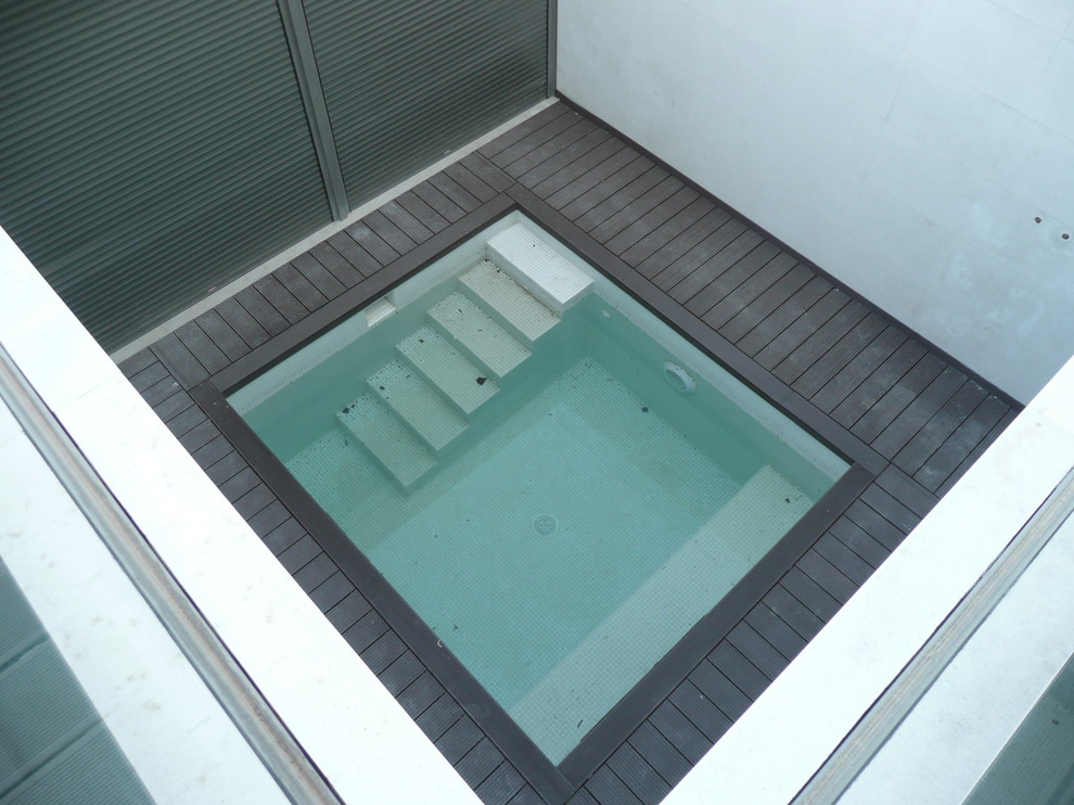 Inspiration for a contemporary pool in Madrid.