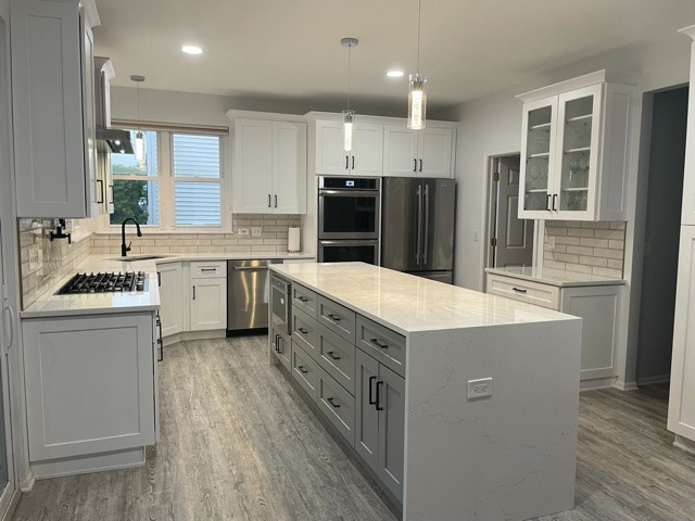 Inspiration for a transitional kitchen remodel in Chicago