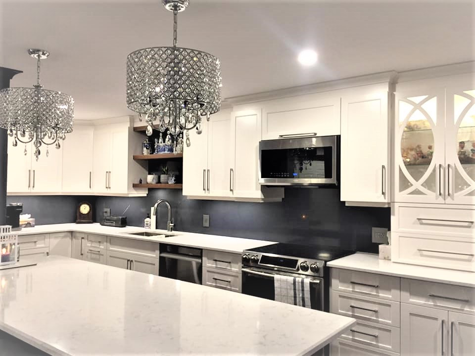 Mid-sized transitional l-shaped dark wood floor and brown floor eat-in kitchen photo in Ottawa with an undermount sink, recessed-panel cabinets, white cabinets, quartz countertops, blue backsplash, quartz backsplash, stainless steel appliances, an island and white countertops